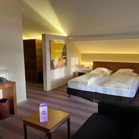 לוסטנאו Hotel Gasthof Kroenele מראה חיצוני תמונה