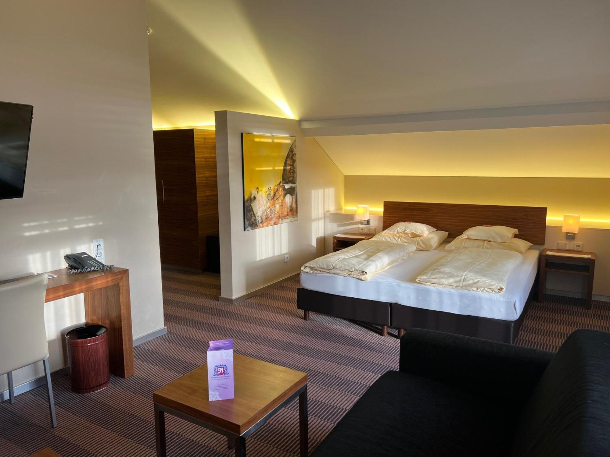 לוסטנאו Hotel Gasthof Kroenele מראה חיצוני תמונה
