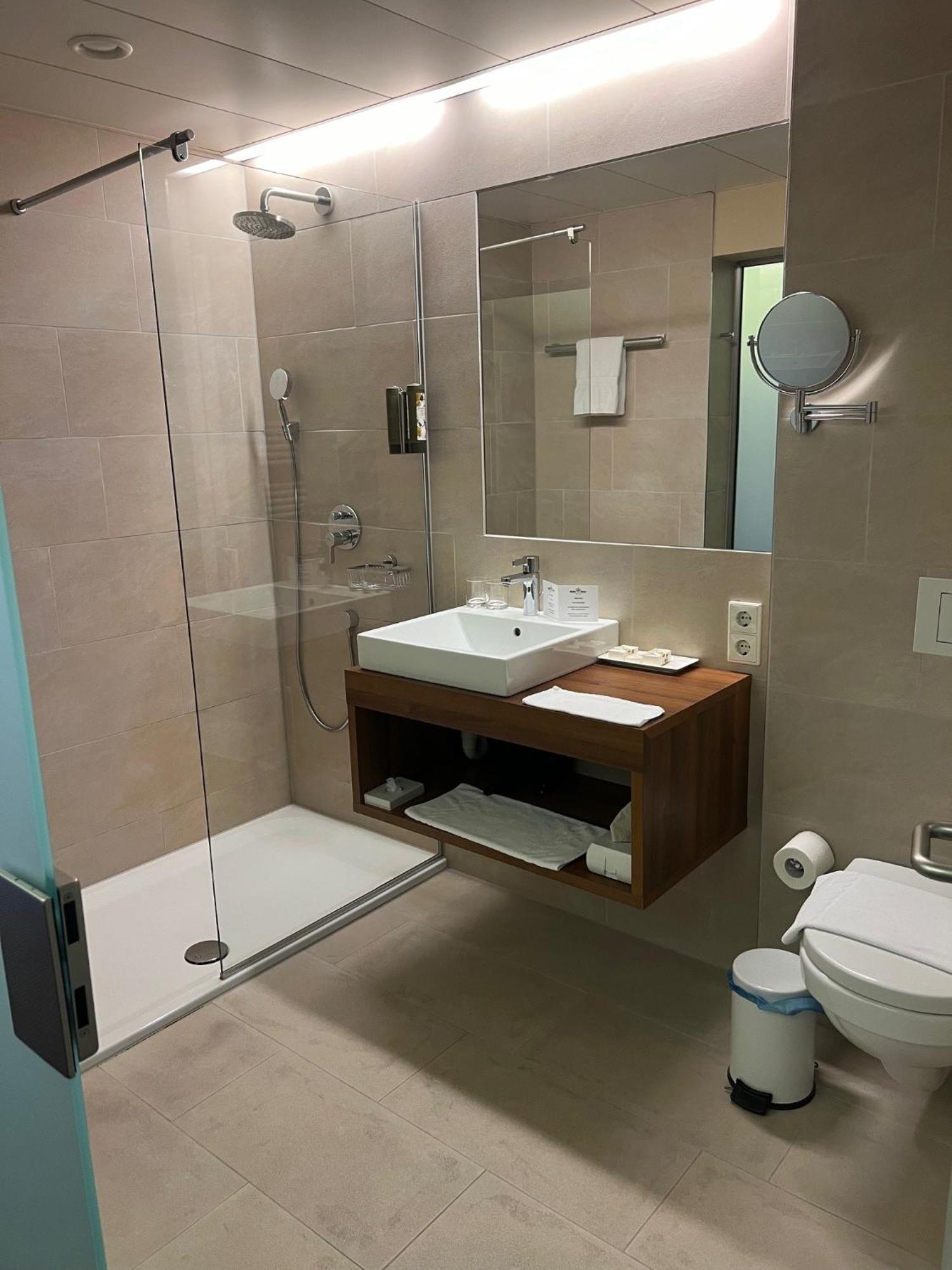 לוסטנאו Hotel Gasthof Kroenele מראה חיצוני תמונה