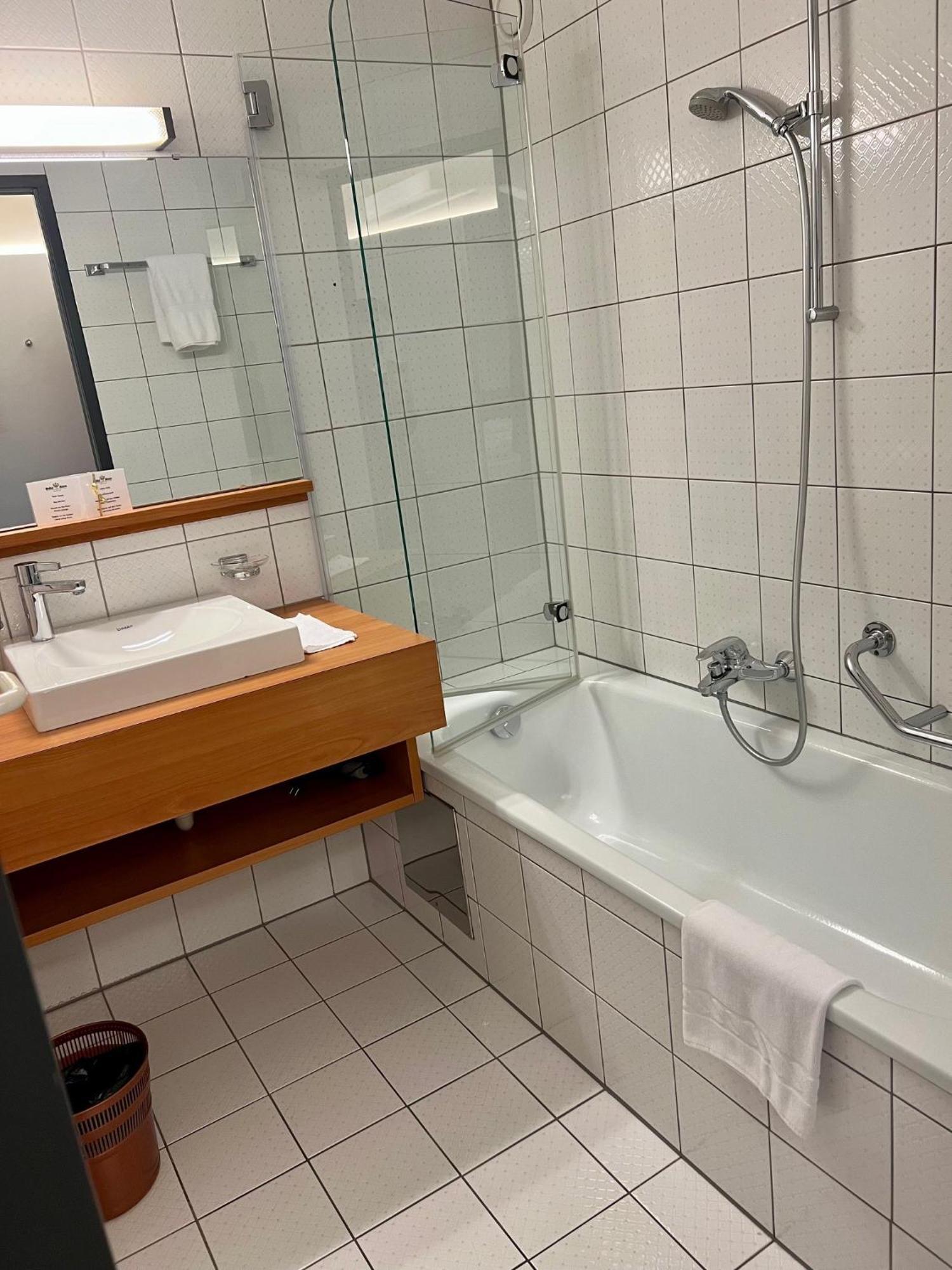 לוסטנאו Hotel Gasthof Kroenele מראה חיצוני תמונה
